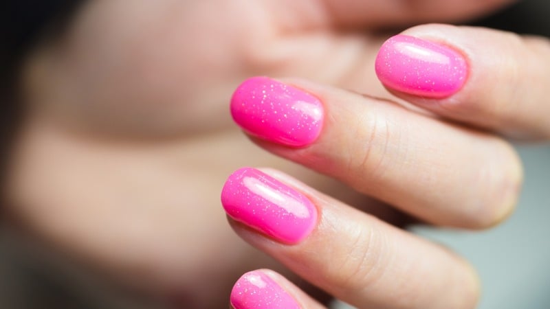 unhas rosa