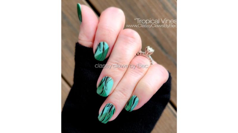 Unhas tropicais.