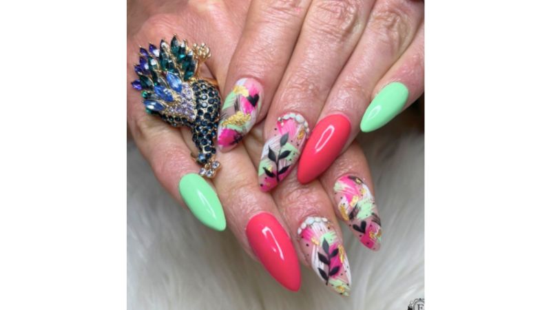 Unhas tropicais.