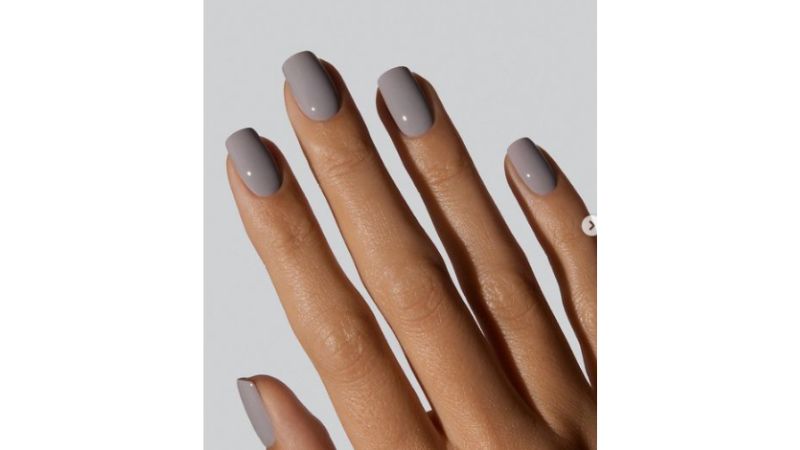 Esmalte elegante e discreto.