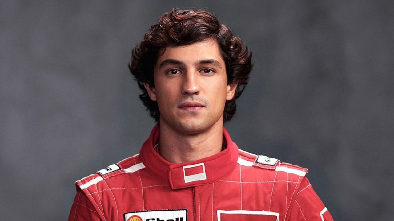 Gabriel Leone caracterizado como Ayrton Senna.