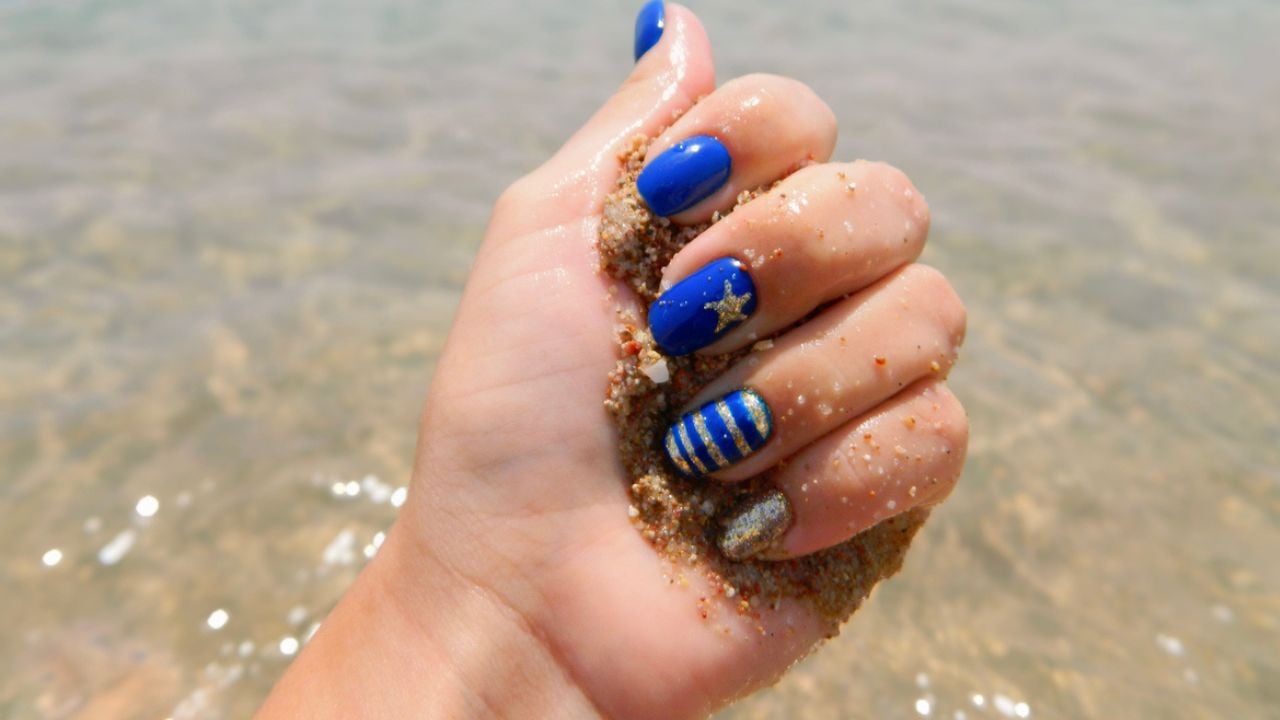 Ideias de unhas inspiradas no mar. 