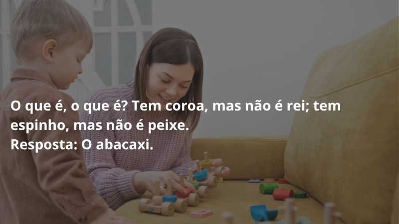 criança e mãe brincando