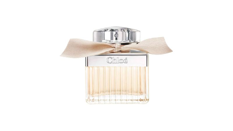 frasco do perfume Chloé, com laçarote e tampa prateada.