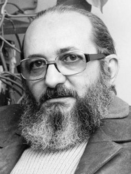 Paulo Freire em imagem preta e branca