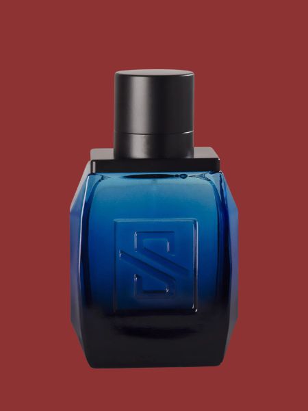 perfume de embalagem azul.