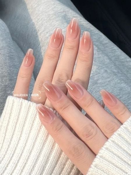 unhas blush em coral suave