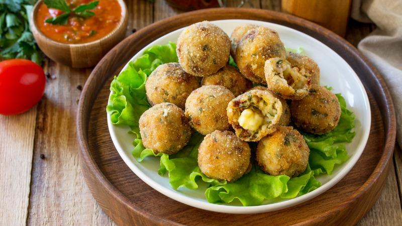 Bolinho de Arroz com Ricota é uma das receitas que sujam pouca louça