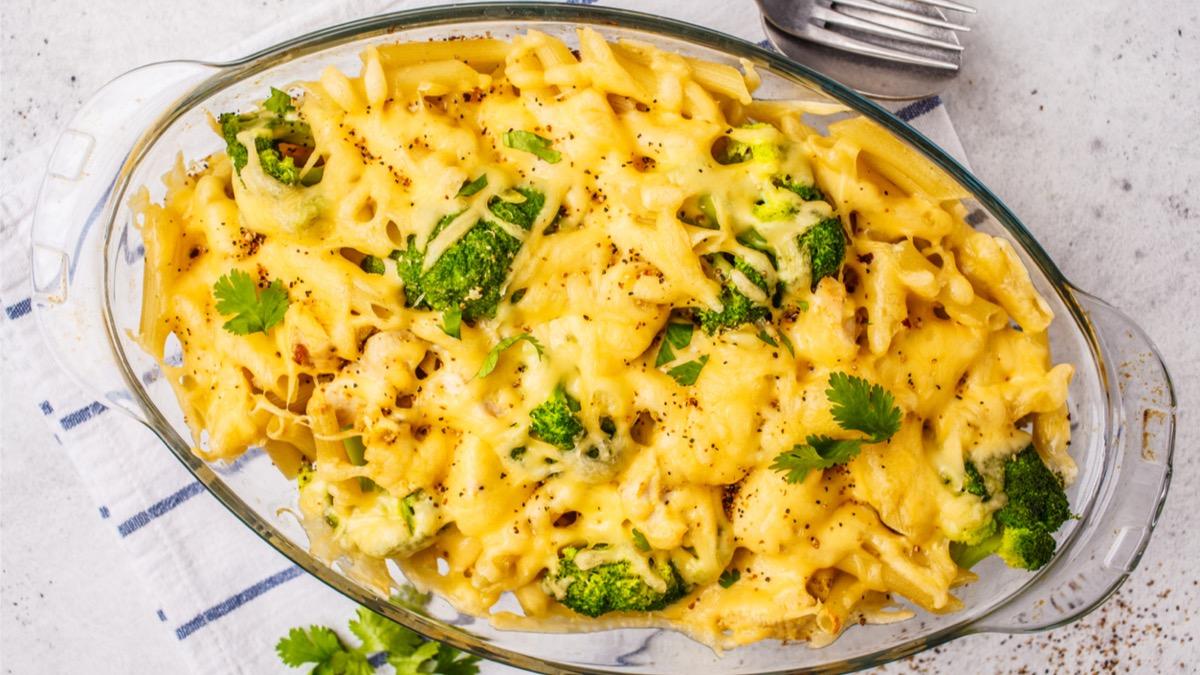 Receita deliciosa e surpreendente de macarrão com brócolis gratinado.