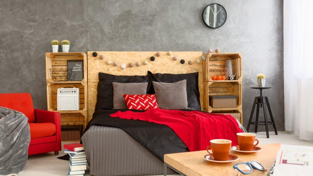 quarto com cama de pallet