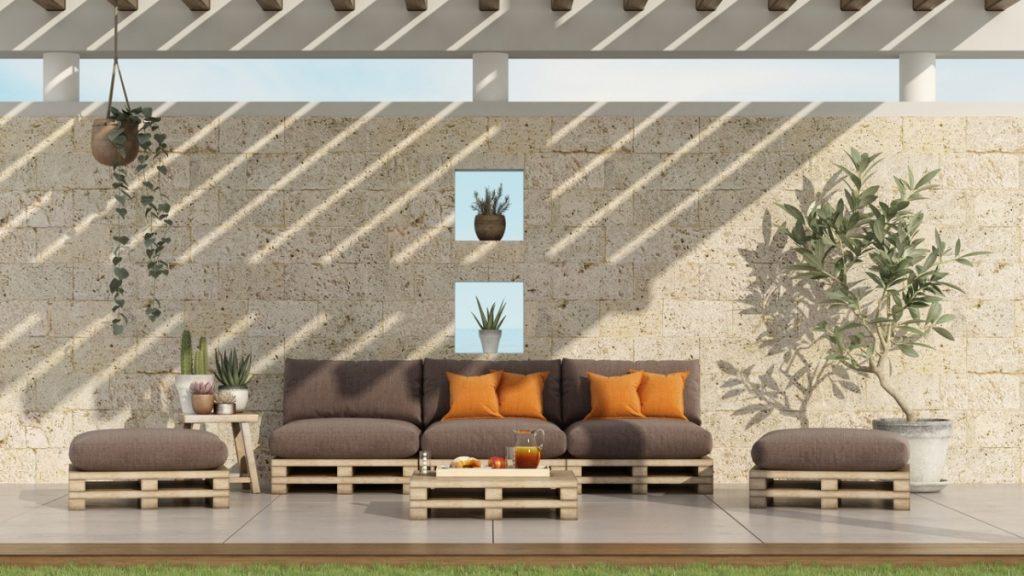 área externa com decoração com pallet