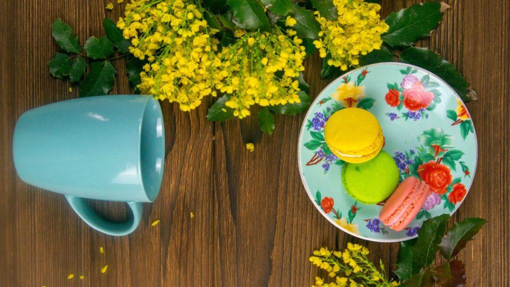 louças coloridas para decoração da casa na primavera