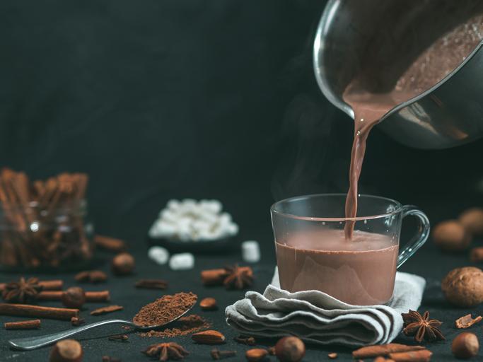 chocolate quente com canela em pó