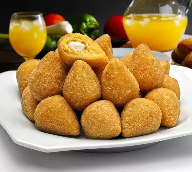 Coxinha de frango com requeijão