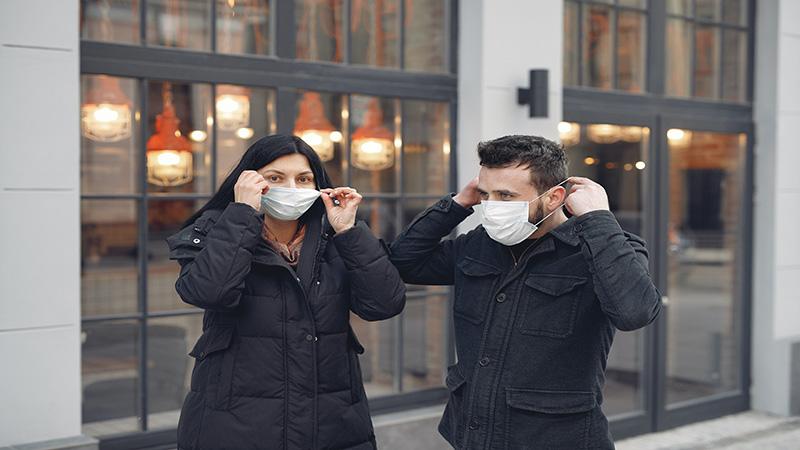 Tocar na máscara pode contaminá-la