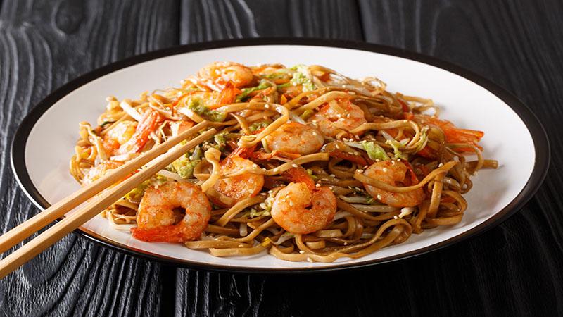 receita yakisoba de camarão