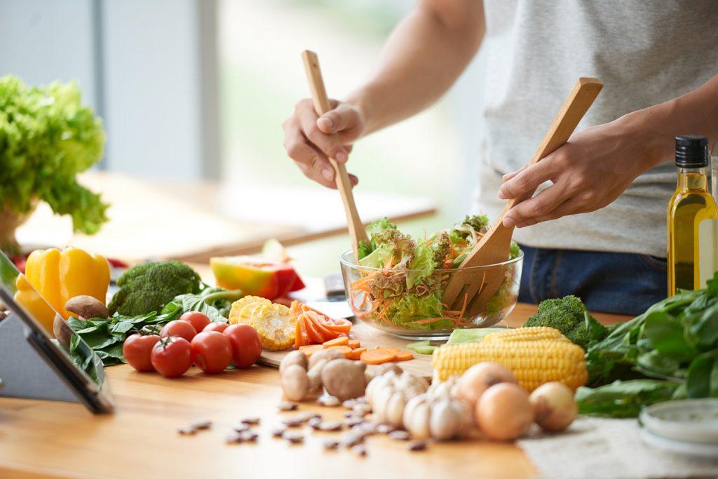 Alimentação equilibrada para se sentir saciado.