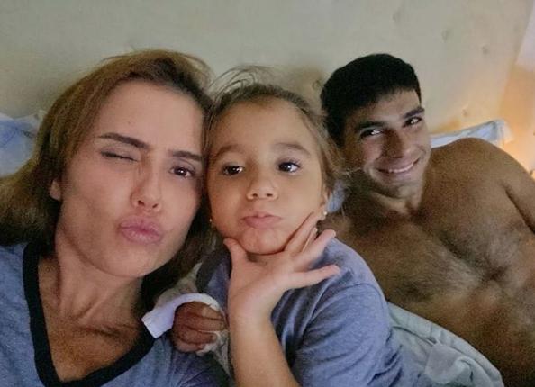 Deborah Secco e familia