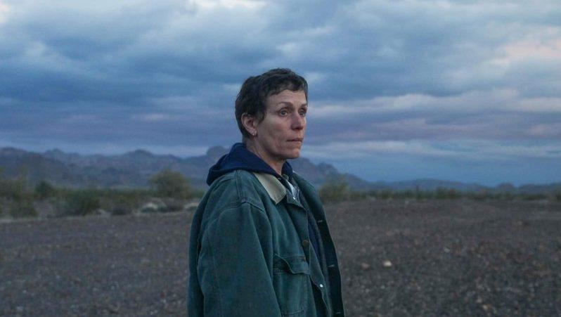 atriz frances mcdormand no filme nomadland