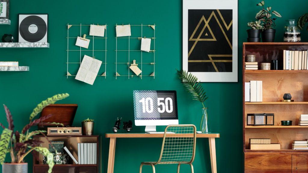 decoração home office com cores chamativas 