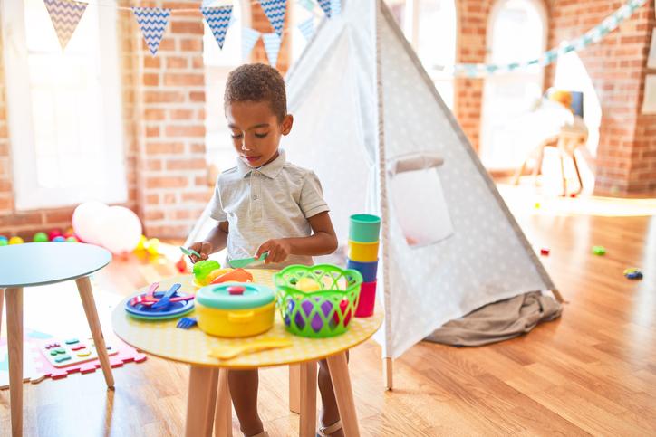 Brinquedos criados com utensílios domésticos