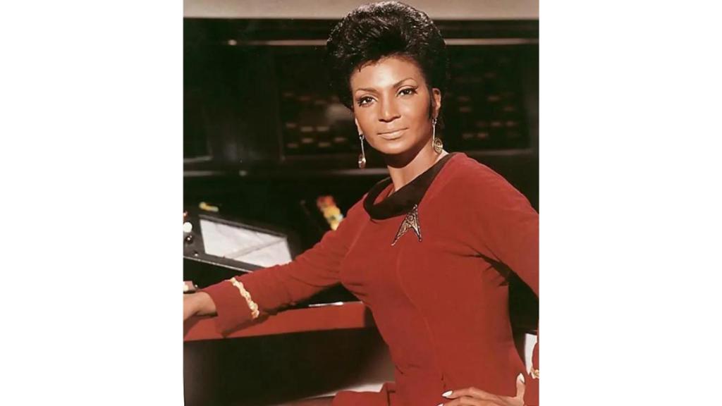 Nichelle Nichols quebrou barreiras para as mulheres negras e entrou para a marcou a história da televisão.